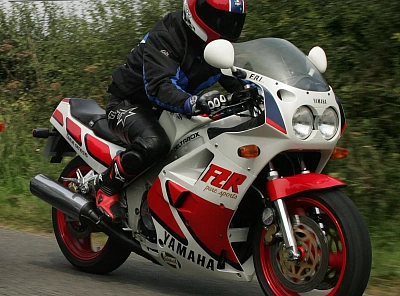 Yamaha FZR 750