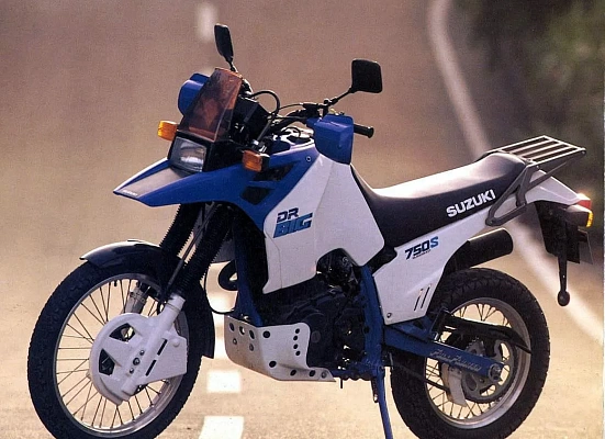 Suzuki DR 750S