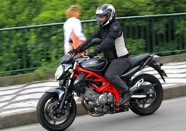 Мотоцикл Suzuki SFV 650 - энциклопедия портала MotoHook Suzuki SFV 650