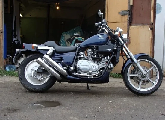 Honda VF 750 Magna