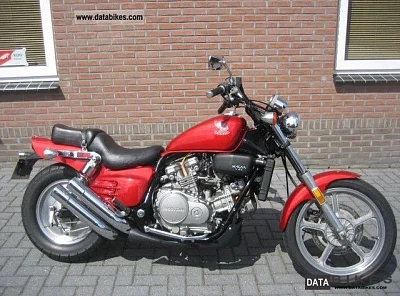 Honda VF 750 Magna