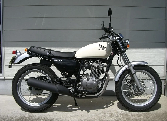 Honda CB223S