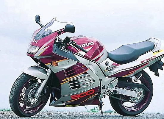 Suzuki RF 900