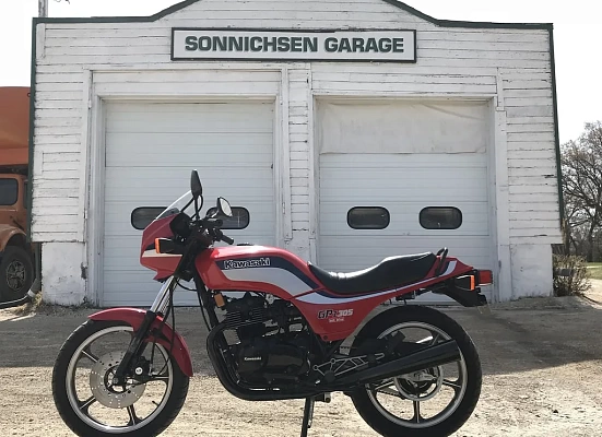 Kawasaki GPZ305