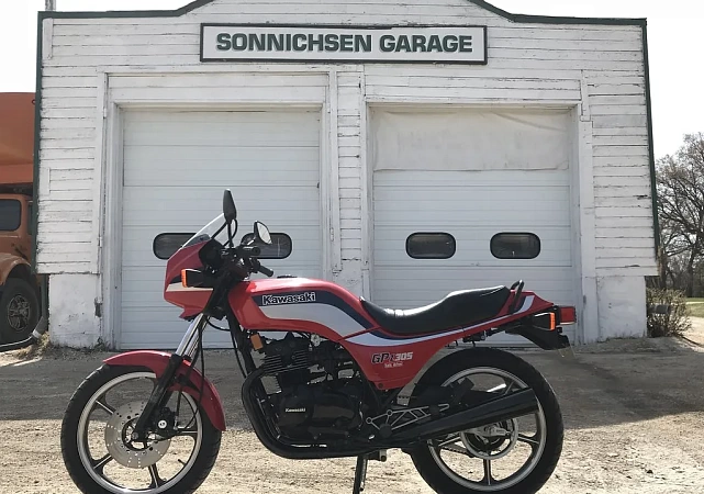 Kawasaki GPZ305