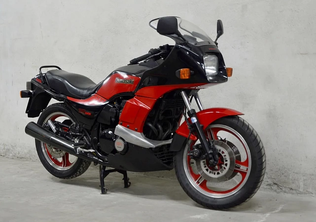 Kawasaki GPZ 750