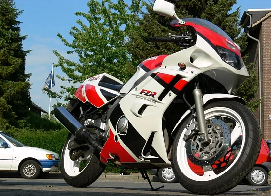 Yamaha FZR 600