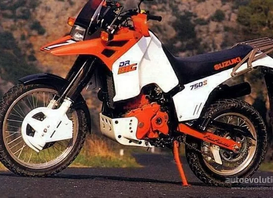 Suzuki DR 750S