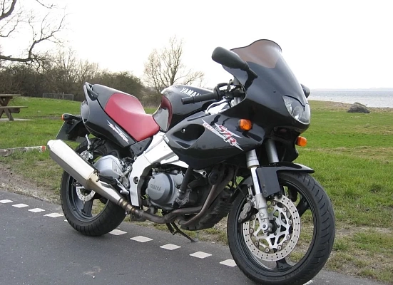 Yamaha SZR 660